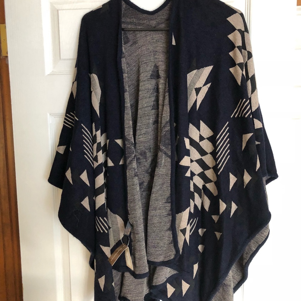 NWT Francesca’s poncho